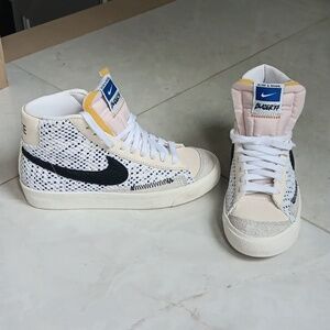 NEW Nike Blazer Mid 77 Vintage Size 5Y or 6.5/7 Womens